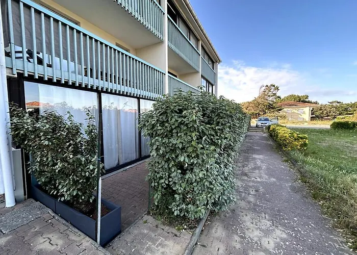 Jolie T2 Avec Terrasse Proche *